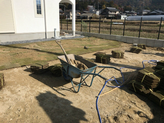 芝のある庭を岡崎市・幸田町で庭づくりをしているサンホームズがおすすめ